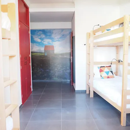 Globo Happy Hostel Angra do Heroismo